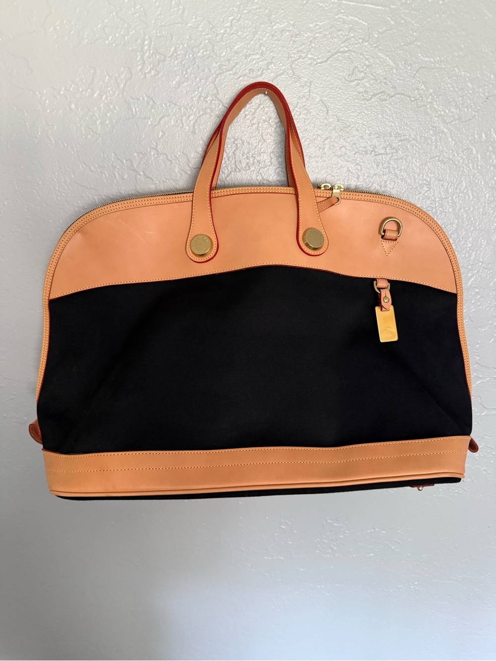 Like New Dooney and Bourke Classic Black and Tan Leather Women's Weekend Bag - Picture 7 of 12